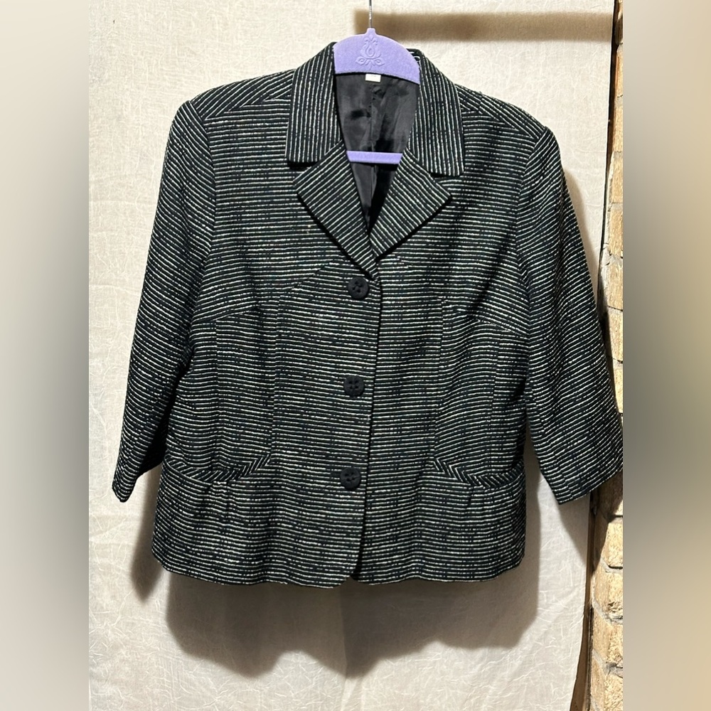 Coldwater Creek, Quarter sleeve, button up lined jacket.